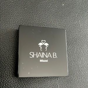 🎉3 for $10🎉 Shaina B eyeshadow duo in B Free